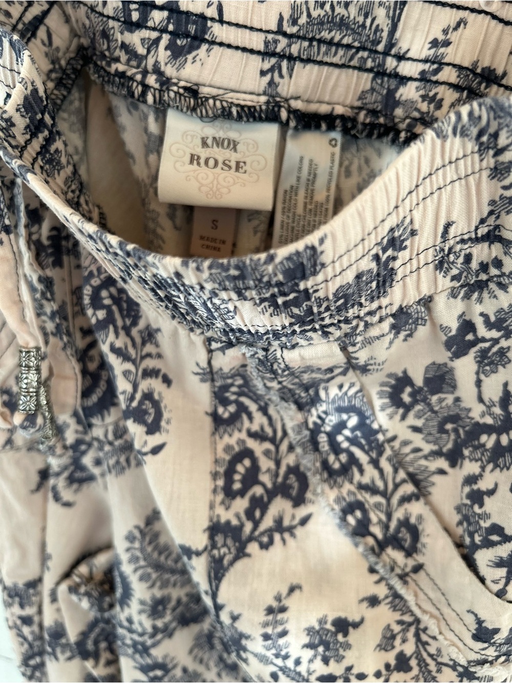 Knox Rose Cream and Navy Toile Print Pants, Size Small - Picture 6 of 7